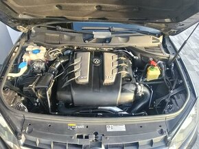 VW Touareg 3.0 TDi 4x4 bez AD blue,na pružinách - 16