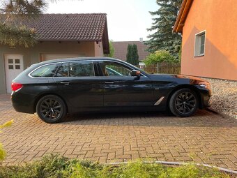 BMW 530d xDrive Touring 195kW – LUXURY, tažné, panorama - 16