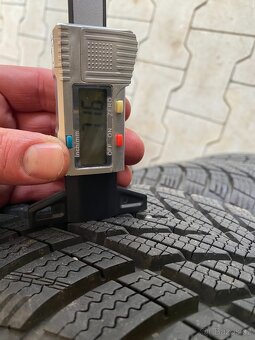 Zimní sada 215/60/R16 7J,ET 35, téměř nové - 16