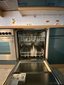 Moderní kuchyňská linka z Německa se spotřebiči - 16