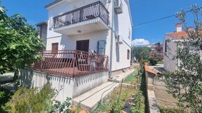 ☀Vodice(HR)-zariadený 3 izbový apartmán 73 m2 na prízemí - 16
