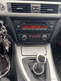 BMW E91 320 120KW rok 2007 - 16