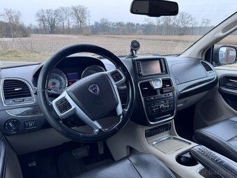 Lancia Voyager 3,6 DVD Gold RT Nový model 2012 - 16