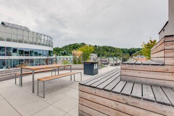 Moderní byt 1+kk s velkým balkonem a sdílenou terasou – Smíc - 16