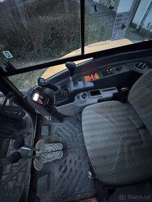 Pásový bagr Minibagr Volvo ECR35D r.v. 2017  Nové pásy - 16