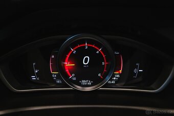 Volvo V40 2018 D3 110kW R-design nez.topení,LED,tažné zař. - 16