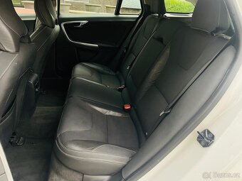 Volvo V60 2.0D 120KW MANUÁL R-DESIGN SENZORY - 16