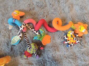 Hrazdička včetně hraček - 16