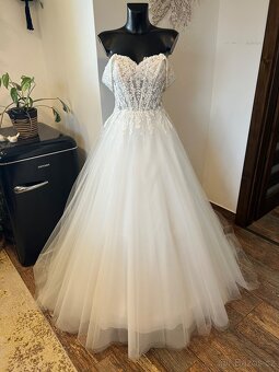 Svatební šaty, víc druhů - 16