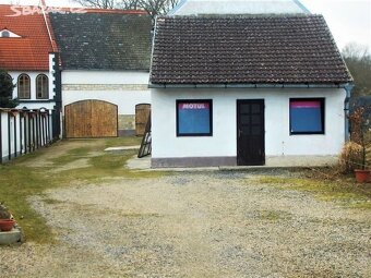 Dům a sklady okr Louny - 16