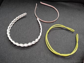 Hračky a vlasové doplňky pro děti - 16