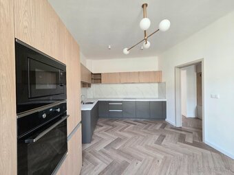 Pronájem bytu 3+1, 3 balkóny, Karlovo nám., Praha 2 - 16