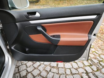 Volkswagen Golf 6 combi 2,0 103 kw Panorama (Highline), kůže - 16