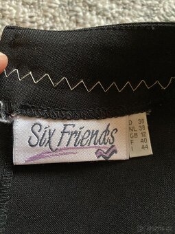 Nové dámské pouzdrové šaty Six Friends - 16