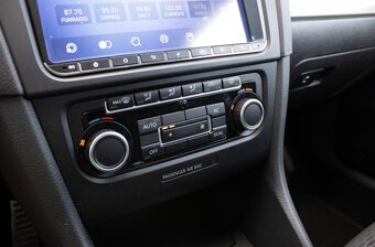 Volkswagen Golf 1.6 TDI z roku 2011 - 16