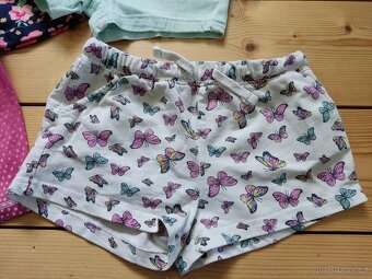 Dívčí kraťasy velikost 134 - 16