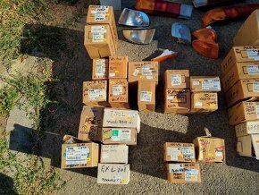 Různé díly kryty blinkrů světel - 16