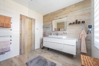Prodej rodinného domu 240 m², pozemek 917 m² - Kaplice - 16