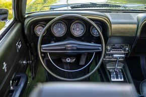Ford Mustang Convertible - 16