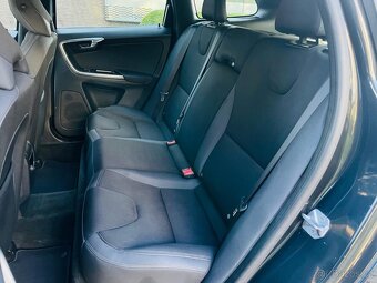 Volvo XC60 2.4 5V 4x4 AUT Bi XENONY VÝHŘEV FACELIFT SERVISKA - 16