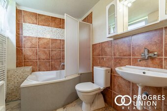 Exkluzivní prodej  rodinného domu s velkým pozemkem  Rožnov  - 16