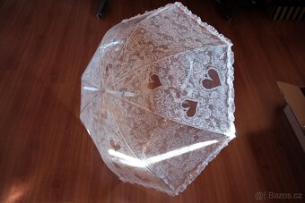 Svatební dekorace (stoly, auta, okna) + vybavení fotokoutku - 16