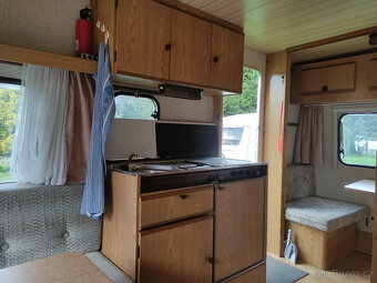 Karavan Burstner Club 3911 676kg - 16