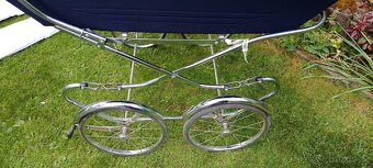 Retro kočárek pro dvojčata - 16