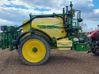 postřikovač John Deere 840 - 16