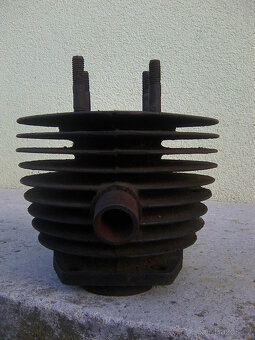 čz 125/150 - motor,rozeta,kolo,náboj,startpáka,válec čz125b - 16