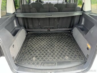 VW Touran, 2.0 tdi, 103kw, 2012, výhřev, digi, parkasist - 16