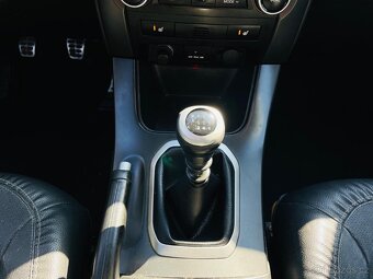 Kia Sorento 2.2D 4x4 MANUÁL VÝHŘEV 1.MAJITEL PANORAMA - 16