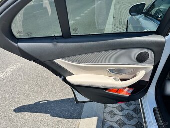 Mercedes Benz E220d 4MATIC 143kW - 16