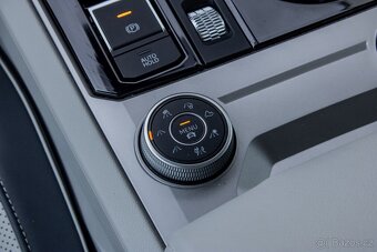 Volkswagen Touareg 3.0 V6 ELEGANCE / ZÁRUKA / AJ NA SPLÁTKY - 16