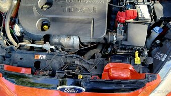 B-MAX 1.6 TDCi,70Kw,Výborný stav. - 16