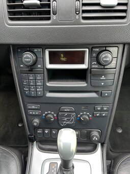 Volvo XC90 4.4 V8 232kW 4x4 = 7 miest, A/T, Navi, Top Stav = - 16