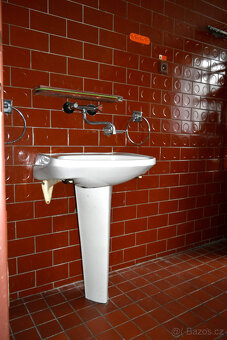 Náchod - Prodej rodinného domu se třemi jednotkami a garáží - 16