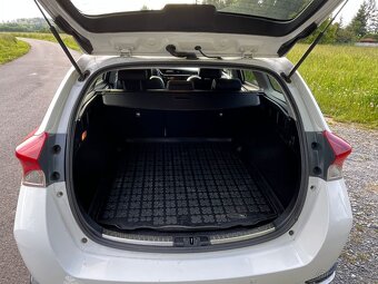 Toyota Auris 1.8i HYBRID, model 2019, naj.94xxx km - 16