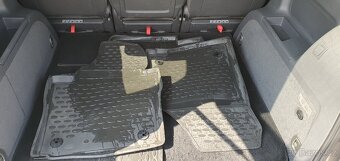 VW Touran 2.0 TDI 103kW DSG - 16