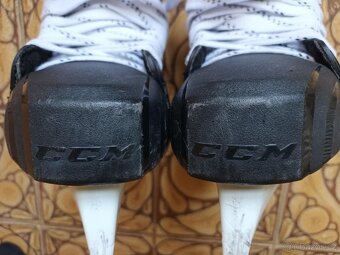 Brankářské brusle CCM Jetspeed FT2, 8,5 D, (užší provedení) - 16