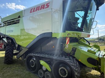 Sklízecí mlátička Claas Lexion 760 TT, adaptér na výběr V770 - 16