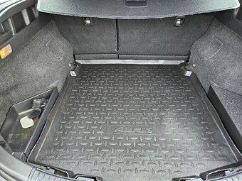 TOYOTA AURIS 1.8 HYBRID KOMBI 73KW 2017 - 16