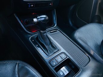 Kia Sorento 2.2CRDi 4x4 AUTOMAT VÝHŘEV KAMERA TAŽNÉ - 16