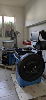 Mobilní nůžkový zvedák ,zdvih 1m,3.000 kg,záruka - 16