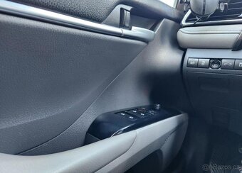 Toyota Camry 2.5-BENZÍN-AUTOMAT - 16