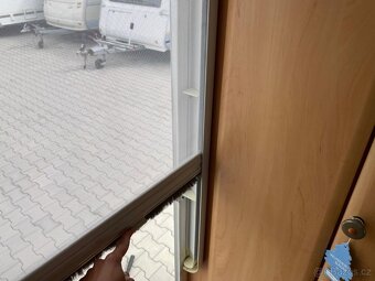 PRODÁNO Hobby de luxe 440, 4 osoby, el.pojezd, pevná postel - 16