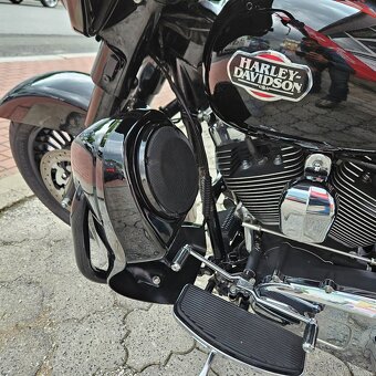 Harley-Davidson FLHTCU Electra Glide Ultra Classic - 16