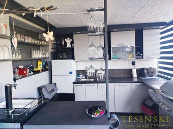 Prodej dvougeneračního rodinného domu se dvěma samostatnými - 16