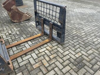 Bobcat S 650 nakladač - 16