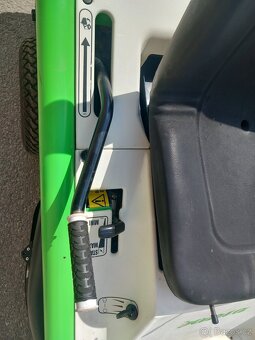 Prodám zahradní traktor Etesia Bahia 14Hp Hydro - 16